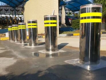 hydraulic bollard